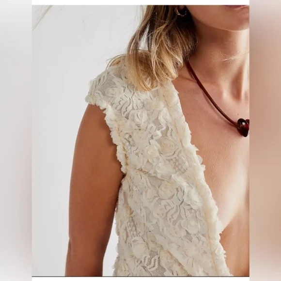 Free People intimately Free 2 Haute 2 Handle cream ruffled plunge front Bodysuit - Picture 5 of 7